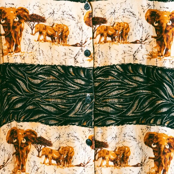 Vintage 90s Tapestry Elephant Scene Button-Down – Tan & Black Animal Print - Picture 5 of 5